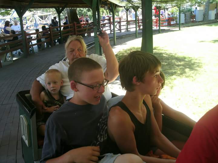 Are angel and her grand baby's Tj and Robert and angel